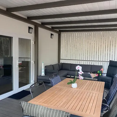 Vakantiehuis Villa Seaside Dream, Cozy Familly Place, On The Seaside, Free Parking, Camp Maslina, Drage *